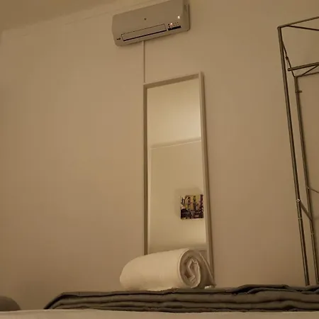 With 3 Bedrooms In Lisboa, With Wifi - 23 Km From The דירה *