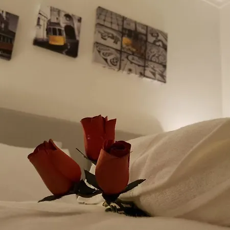 With 3 Bedrooms In Lisboa, With Wifi - 23 Km From The Apartment