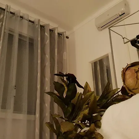 With 3 Bedrooms In Lisboa, With Wifi - 23 Km From The *