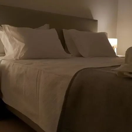 With 3 Bedrooms In Lisboa, With Wifi - 23 Km From The Apartment Lisbon