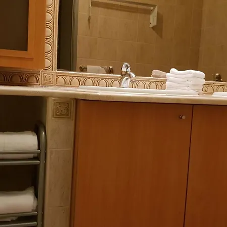 With 3 Bedrooms In Lisboa, With Wifi - 23 Km From The Apartment Lisbon